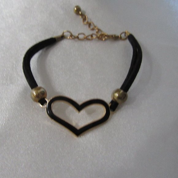 Heart Bracelet- Add to a item mentioned 4 for $20.00 - Picture 3 of 9
